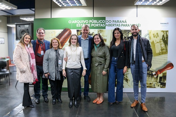 Arquivo Público do Paraná completa 170 anos e comemora com exposição que prova: o passado ainda está entre nós (e empoeirado com dignidade)