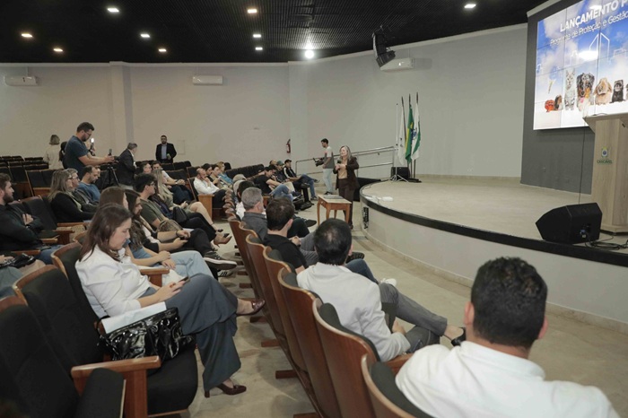 Cascavel lança programa para proteger animais e, quem sabe, ensinar humanos a se comportar