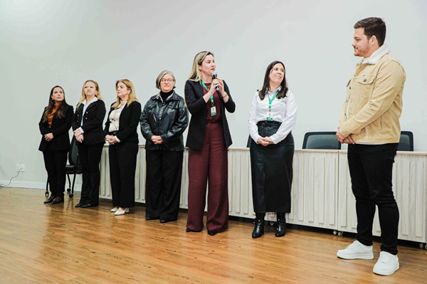 Sem saber ler, mas com sede de aprender: EJA avança em Cascavel com currículo, café e coragem