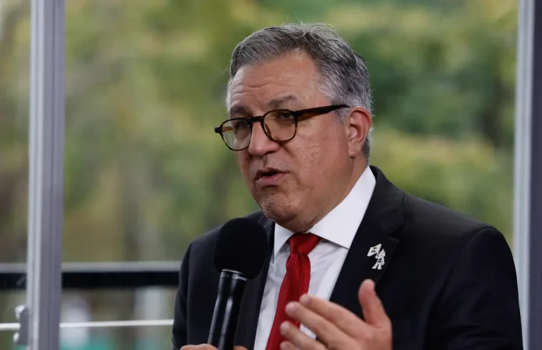 EUA cancelam vistos da família de Padilha e mandam recado: “fica em casa, ministro”