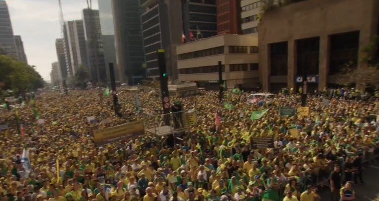 Bolsonaristas protestam por anistia, tornozeleira cai mal no figurino e Jesus vira estrategista político