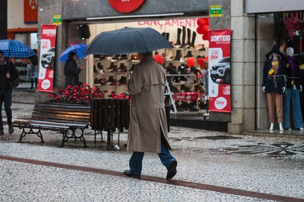 Agosto bipolar: tempo no Paraná oscila entre chuva, vento, frio e um leve sentimento de confusão climática
