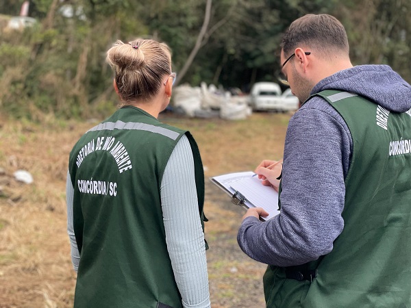 Concórdia luta contra o “lixoverso”: contentor incendiado e descarte errado viram os novos vilões da cidade