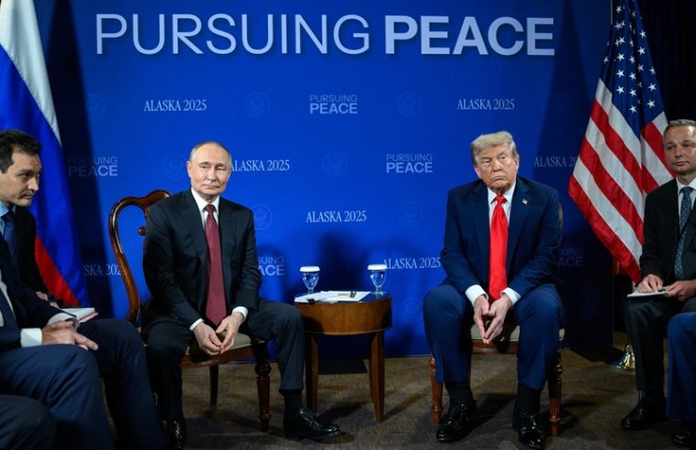 Trump e Putin se encontram no Alasca e prometem paz… mas esquecem de chamar Zelensky