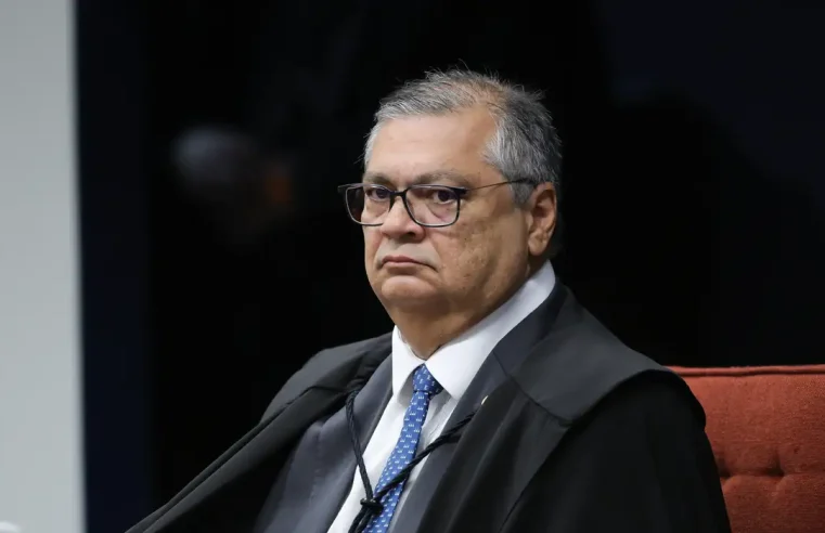 ✈️ VOO DA CONFUSÃO: PASSAGEIRA SURTA E TENTA ATACAR MINISTRO DO STF EM PLENO AR ✈️